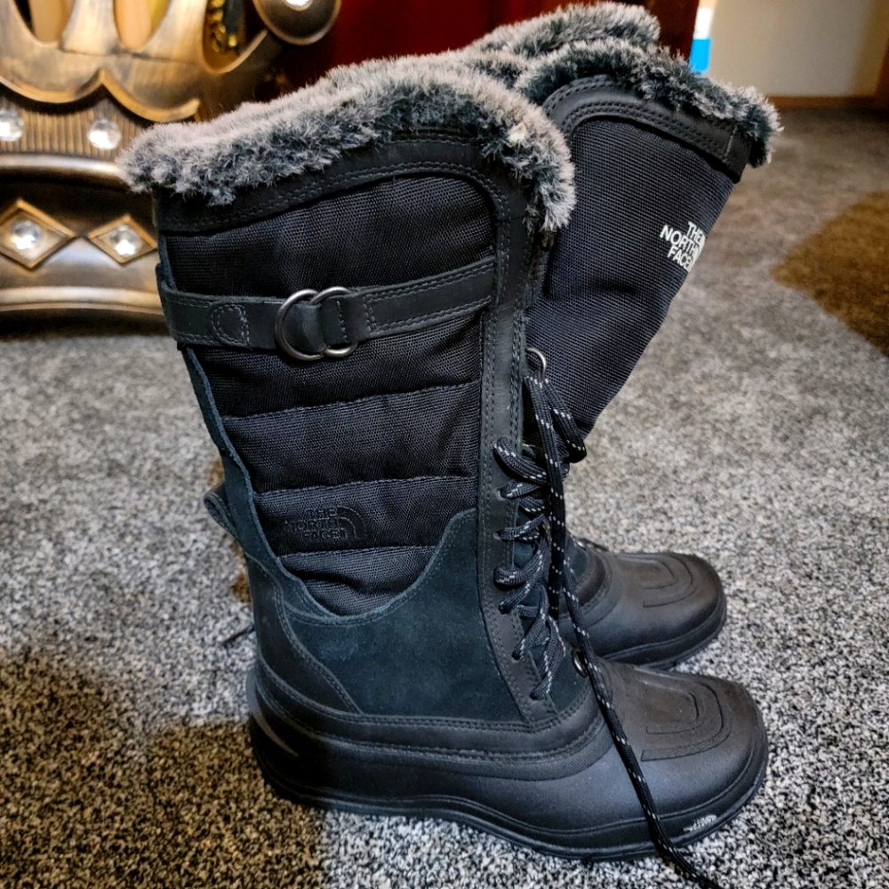 EUC The North Face snow boots